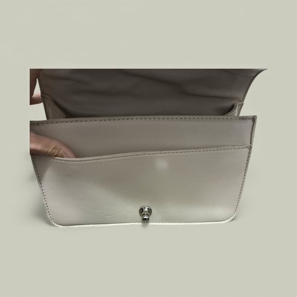 Badgley Mischka Cream Crossbody Bag - Picture 4 of 5